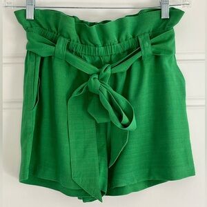 EMILY MCCARTHY Linen Blend Paper Bag Shorts Size XS Kelly Green Vacation Resort